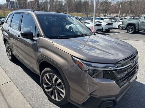 Used 2025 Subaru Forester Touring image 3