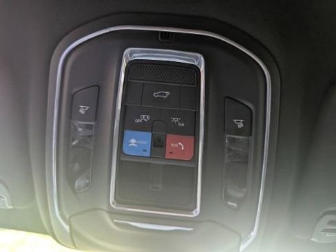 Used 2023 Jeep Wagoneer L Series II image 40