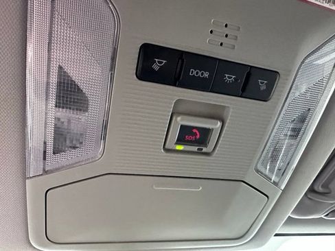Used 2023 Toyota RAV4 AWD Hybrid image 30