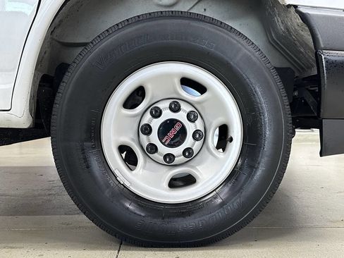 Used 2023 GMC Savana 2500 w/ Driver Convenience Package image 29