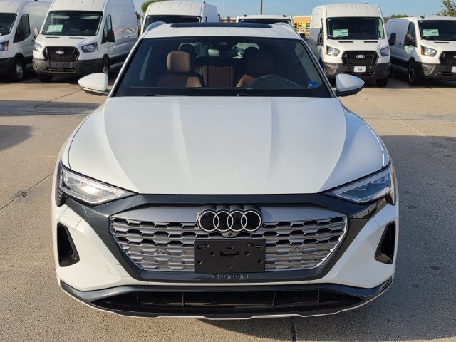 Used 2024 Audi Q8 e-tron Premium Plus AWD/4WD image 2