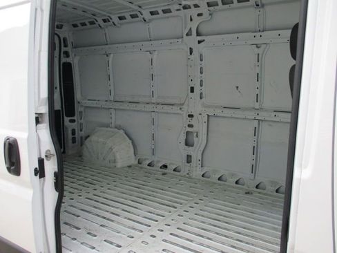 Used 2023 RAM ProMaster 2500 FWD image 5