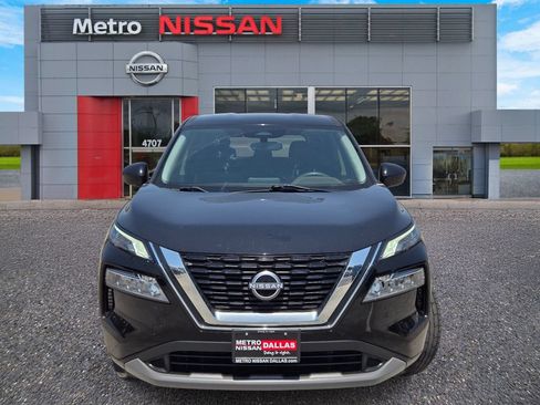 Certified 2023 Nissan Rogue SV FWD image 2
