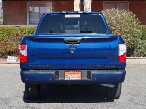 Used 2022 Nissan Titan SV image 7