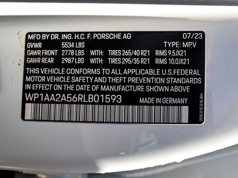 Used 2024 Porsche Macan Turbo AWD/4WD image 35