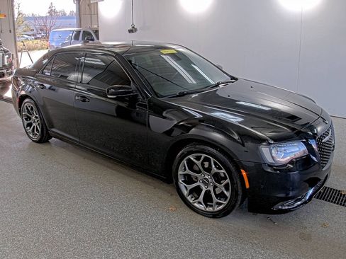 Used 2018 Chrysler 300 S w/ Safetytec Plus Group image 5