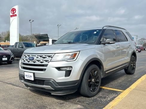 Used 2018 Ford Explorer XLT w/ Equipment Group 201A AWD/4WD image 4
