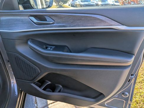 Used 2024 Jeep Grand Cherokee L Limited w/ Luxury Tech Group II image 42