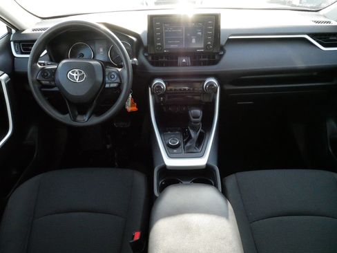 Used 2021 Toyota RAV4 LE image 10