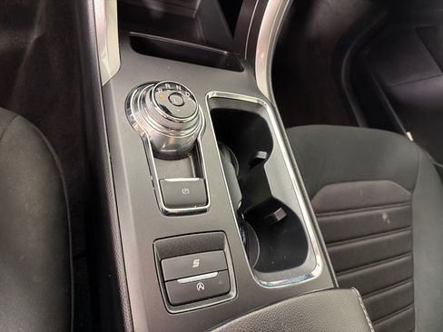 Used 2020 Ford Fusion SE FWD image 19