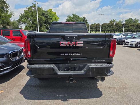 Used 2022 GMC Sierra 2500 Denali w/ Denali Black Diamond Edition AWD/4WD image 6