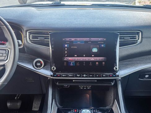 Used 2023 Jeep Wagoneer L Series II image 16