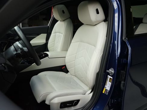 Used 2025 BMW i5 M60 AWD/4WD image 3