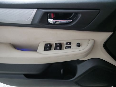 Used 2017 Subaru Outback 2.5i Premium image 19