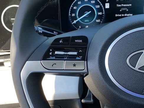 New 2025 Hyundai Elantra Limited image 16