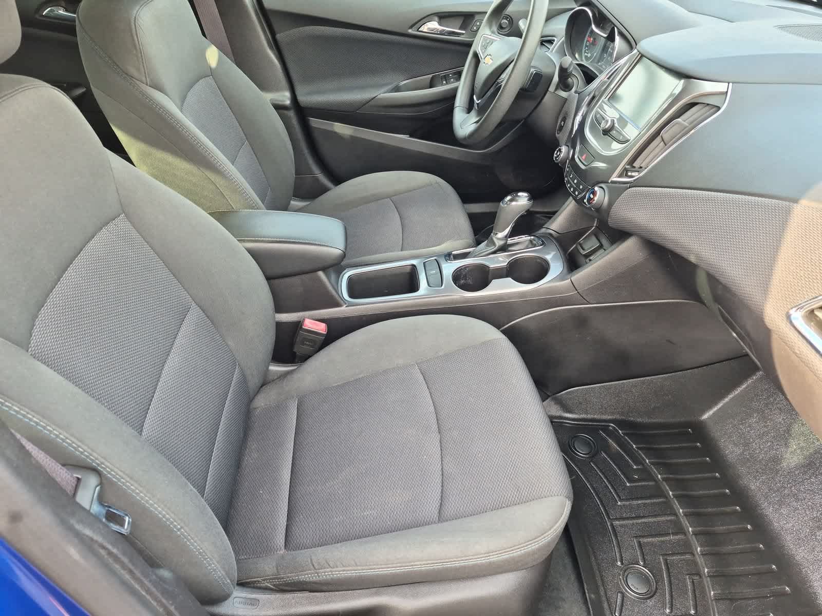 Used 2017 Chevrolet Cruze LT w/ Convenience Package FWD image 21