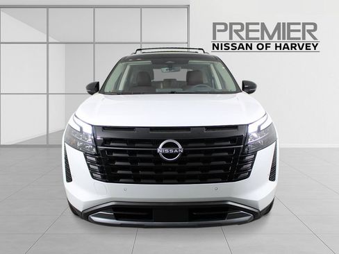 New 2026 Nissan Pathfinder Platinum FWD image 8