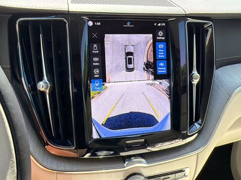 Certified 2024 Volvo XC60 T8 Ultimate w/ Protection Package Premier AWD/4WD image 18