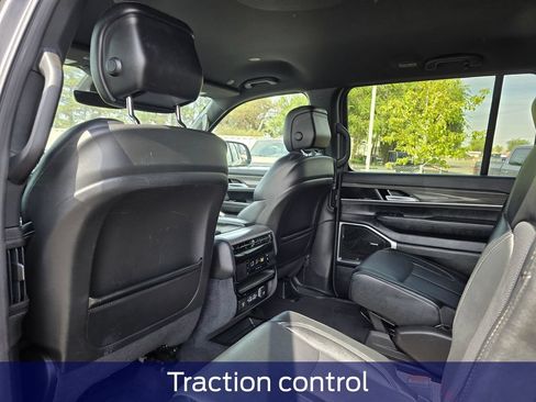 Used 2024 Jeep Wagoneer L Series II AWD/4WD image 13