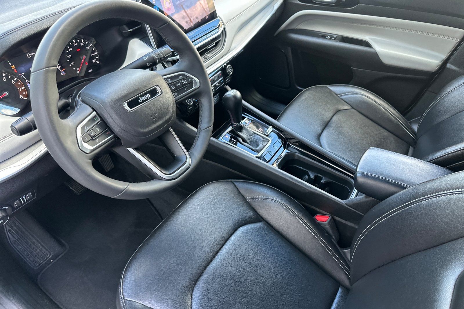 Used 2025 Jeep Compass Limited AWD/4WD image 10