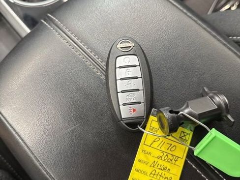 Used 2024 Nissan Altima 2.5 SV FWD image 30