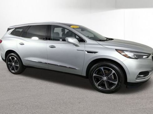 Used 2020 Buick Enclave Essence w/ Sport Touring Edition FWD image 2