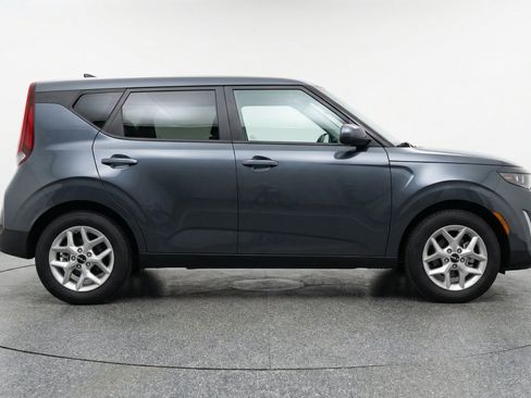 Used 2025 Kia Soul LX w/ LX Technology Package FWD image 11