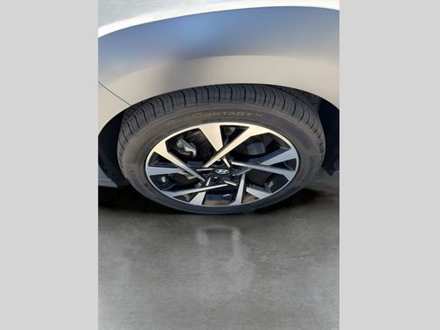 Used 2022 Hyundai Kona Limited FWD image 9