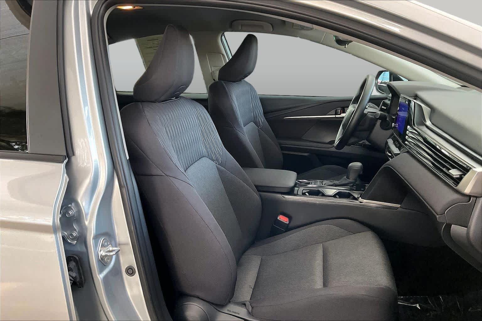 Used 2025 Toyota Camry LE FWD image 10