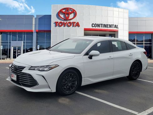 Certified 2019 Toyota Avalon XLE w/ Moonroof Package FWD image 3
