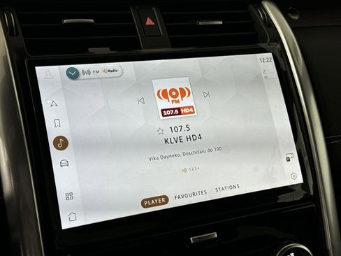 Certified 2025 Land Rover Discovery Dynamic SE image 19