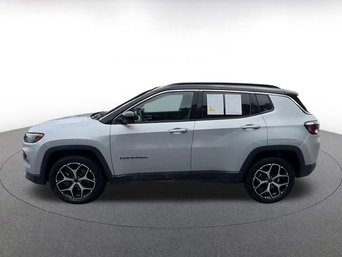 Used 2025 Jeep Compass Limited AWD/4WD image 9