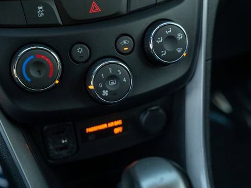 Used 2020 Chevrolet Trax LT image 27