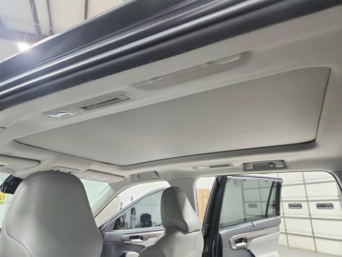 Used 2020 Toyota Highlander Platinum image 22