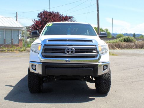 Used 2015 Toyota Tundra SR5 w/ SR5 Upgrade Package AWD/4WD image 2