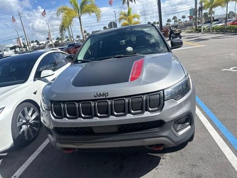 Used 2022 Jeep Compass Trailhawk w/ Trailhawk Convenience Group AWD/4WD image 2