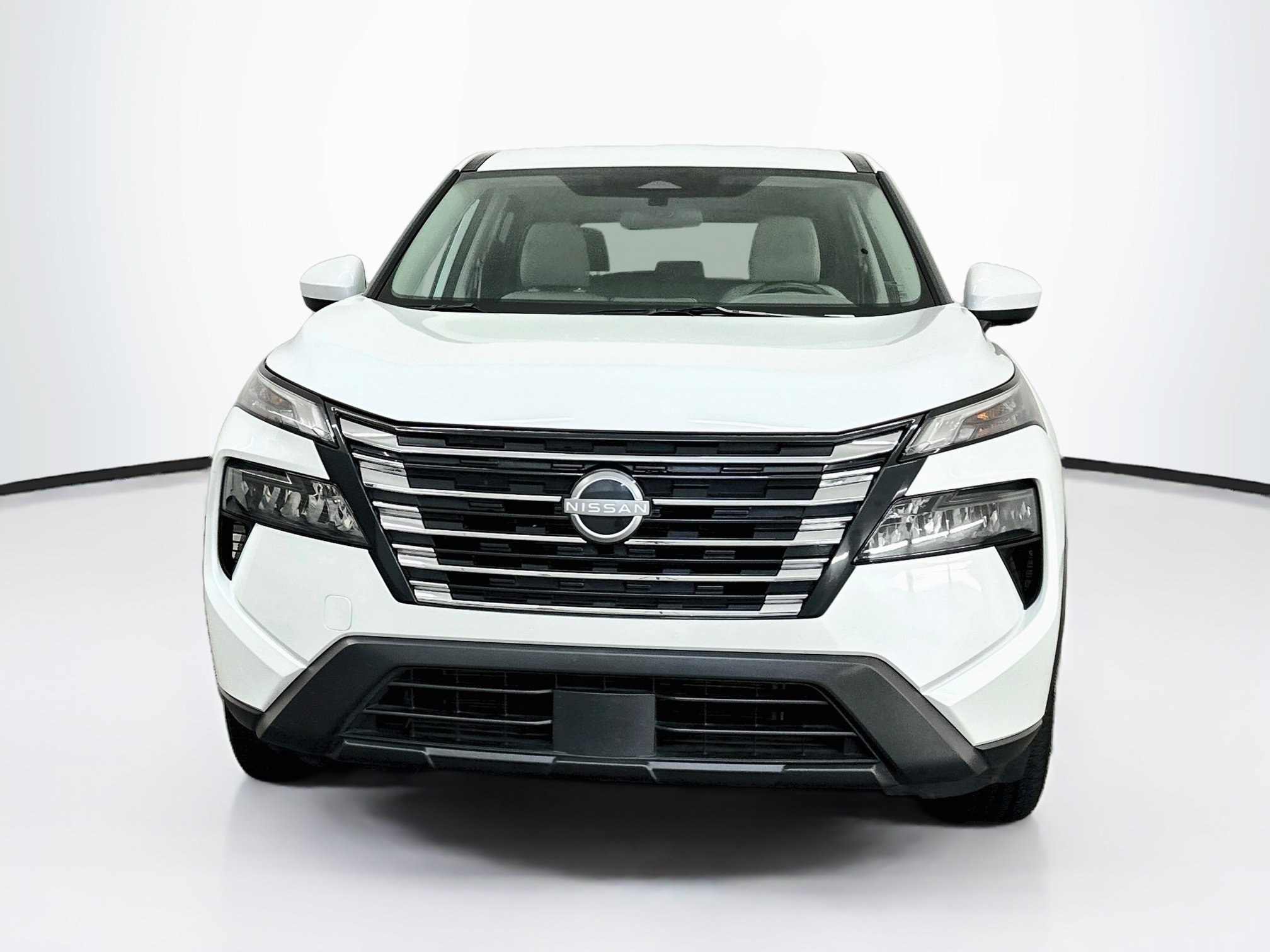 Used 2025 Nissan Rogue SV AWD/4WD image 2