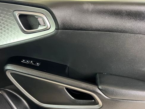 Used 2025 Kia Soul LX w/ LX Technology Package image 18