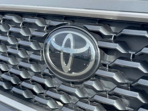 Used 2023 Toyota Corolla Cross XLE image 8