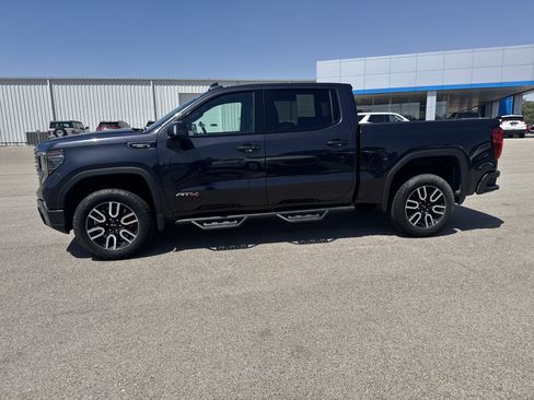 Used 2022 GMC Sierra 1500 AT4 w/ AT4 Premium Package AWD/4WD image 2