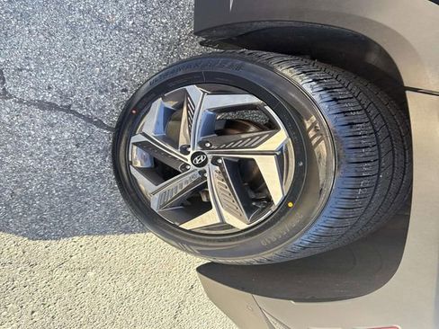 Used 2023 Hyundai Tucson Limited image 16