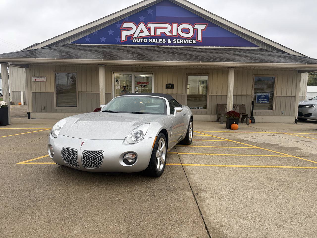 Used 2006 Pontiac Solstice Convertible w/ Power Package RWD image 1