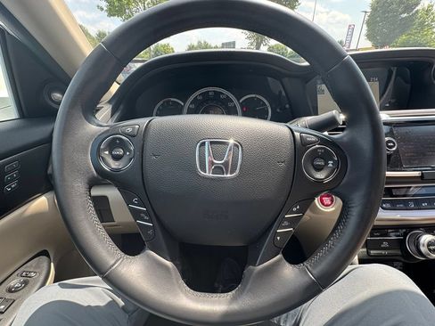 Used 2015 Honda Accord Touring image 15