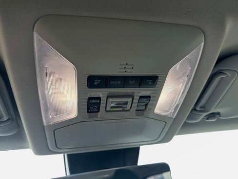 Used 2022 Toyota RAV4 XLE Premium image 30