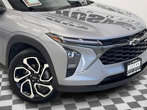 Certified 2024 Chevrolet Trax RS w/ Sunroof Package FWD image 28