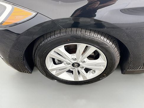 Used 2018 Hyundai Elantra SEL image 37