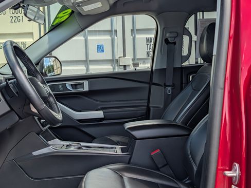 Used 2020 Ford Explorer XLT w/ Equipment Group 202A image 21