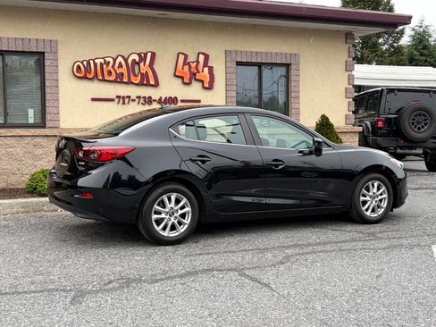 Used 2016 MAZDA MAZDA3 i Touring w/ Popular Equipment Package FWD image 2
