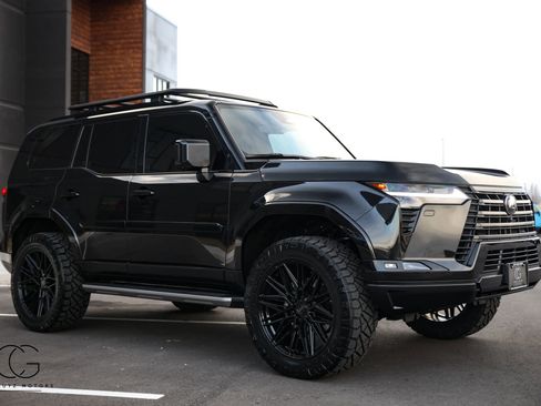 Used 2025 Lexus GX 550 w/ Accessory Package (2T) image 19