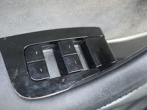 Used 2021 Tesla Model Y Long Range AWD/4WD image 30